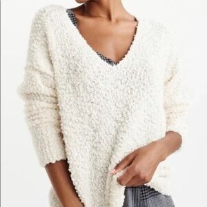 Abercrombie & Fitch Cream Boucle V-Neck Sweater Size Small